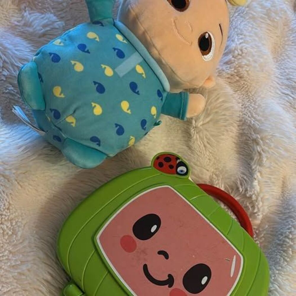 CoComelon JJ Plush and Musical Lunchbox Toy Set